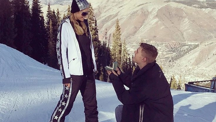 La proposta di Chris a Paris Hilton (Instagram)