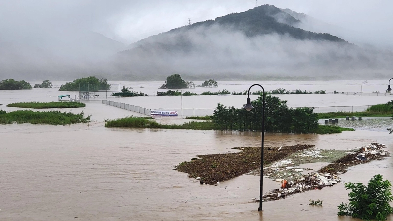 Piogge torrenziali in Corea del Sud, 7 morti e 3 dispersi