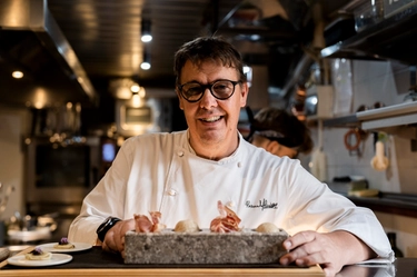 Alessandro Gilmozzi, in Val di Fiemme cucina d'alta quota con licheni e radici