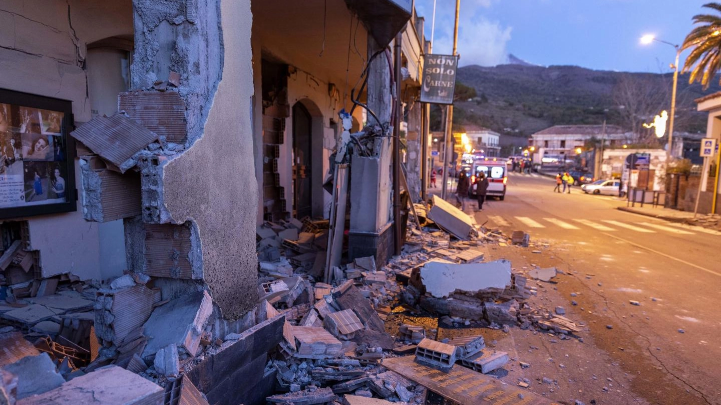 Terremoto in Sicilia, crolli a Fleri (Ansa)