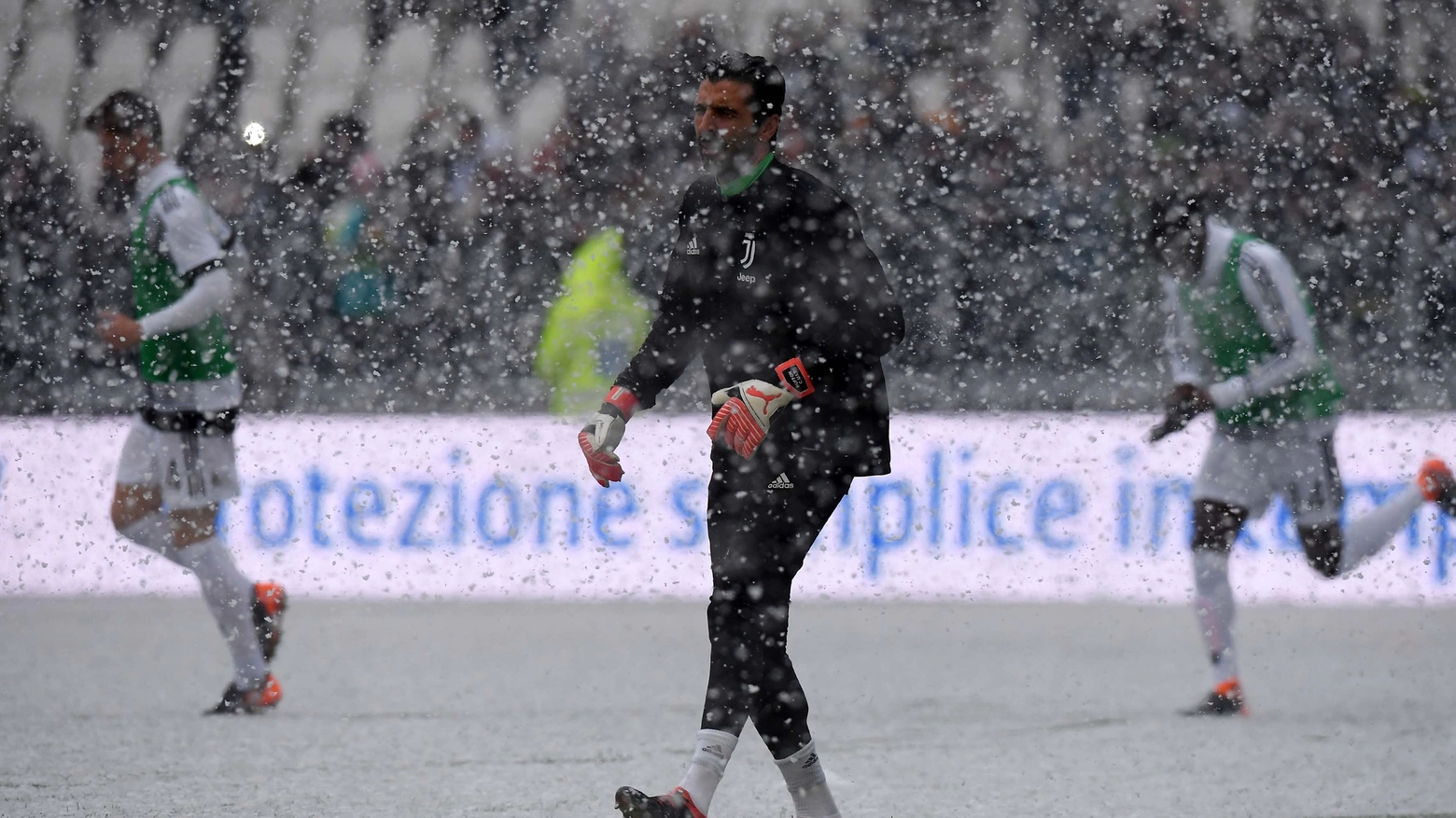 Buffon durante la fase di riscaldamento pre Juve-Atalanta 