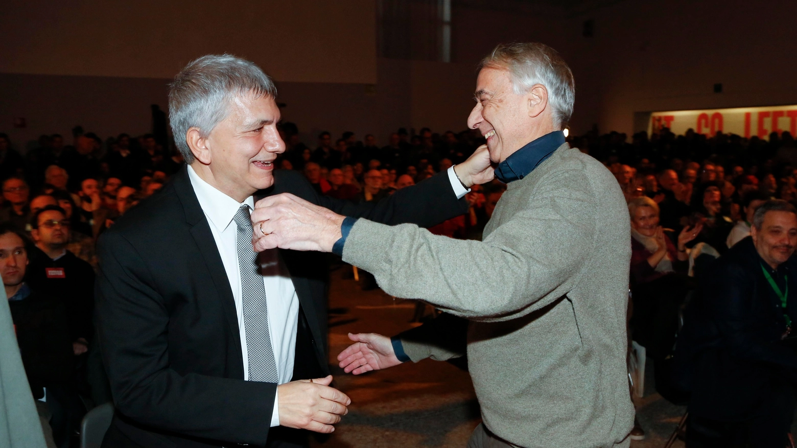 Nichi Vendola e Giuliano Pisapia alla convention Sel di Milano