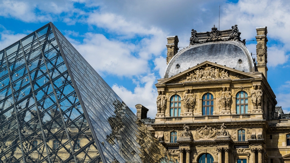 Nel 2017 il Louvre ha richiamato 8,1 milioni di visitatori - Foto: Latsalomao/iStock