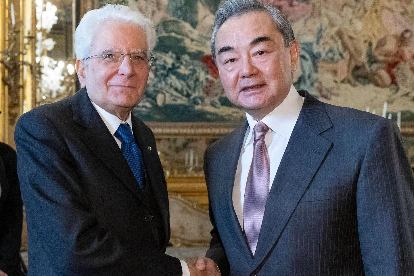 Sergio Mattarella e il capo della diplomazia del Partito comunista cinese, Wang Yi