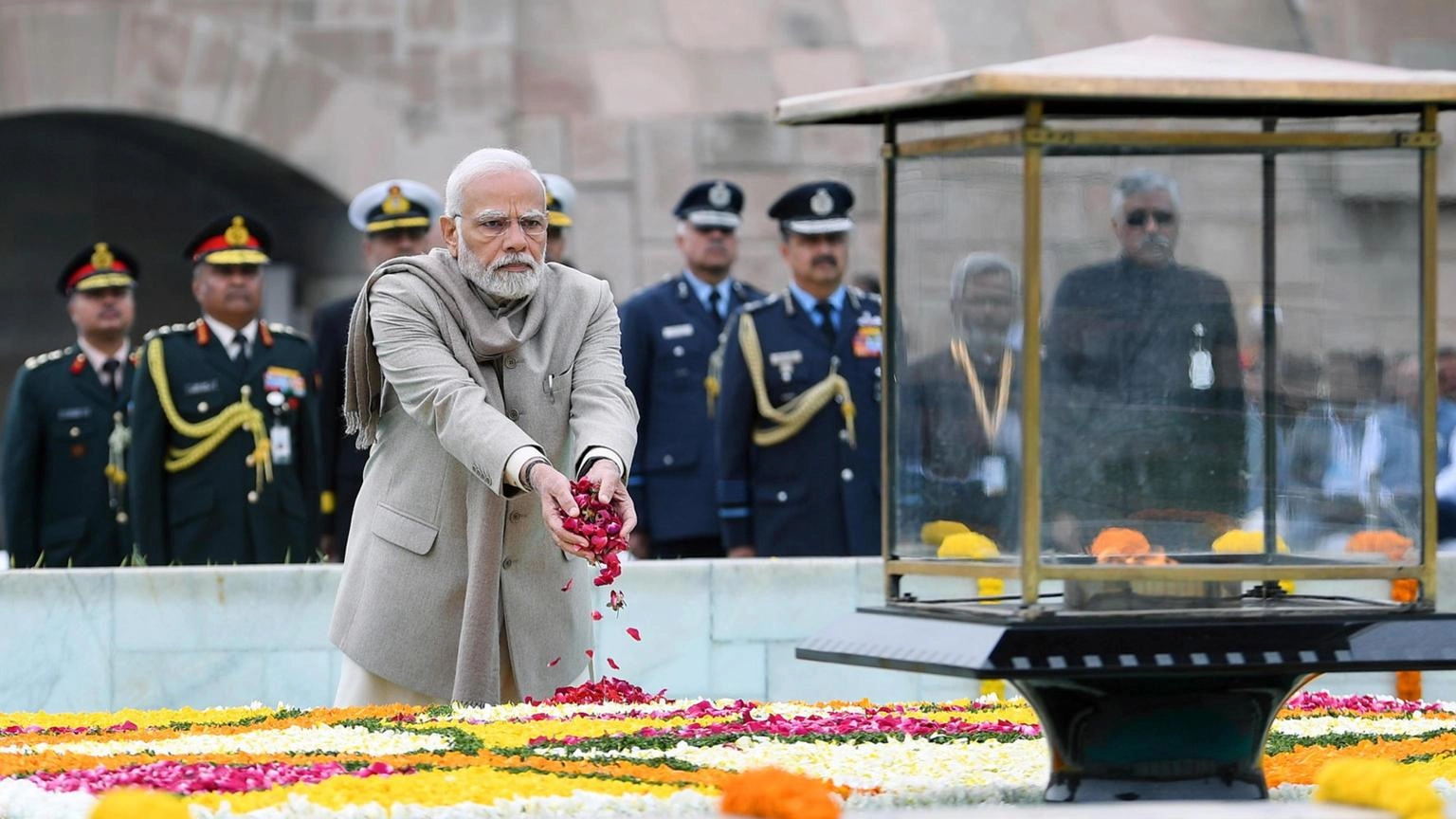 G20, i leader in raccoglimento al memoriale di Gandhi