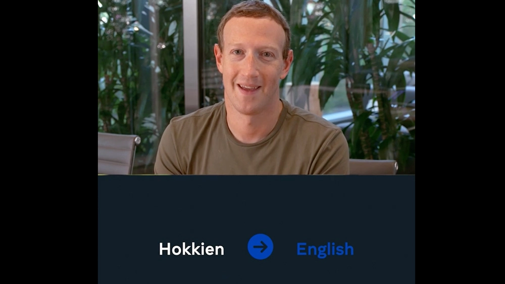 Mark Zuckerberg durante la presentazione del traduttore dal suo profilo Facebook