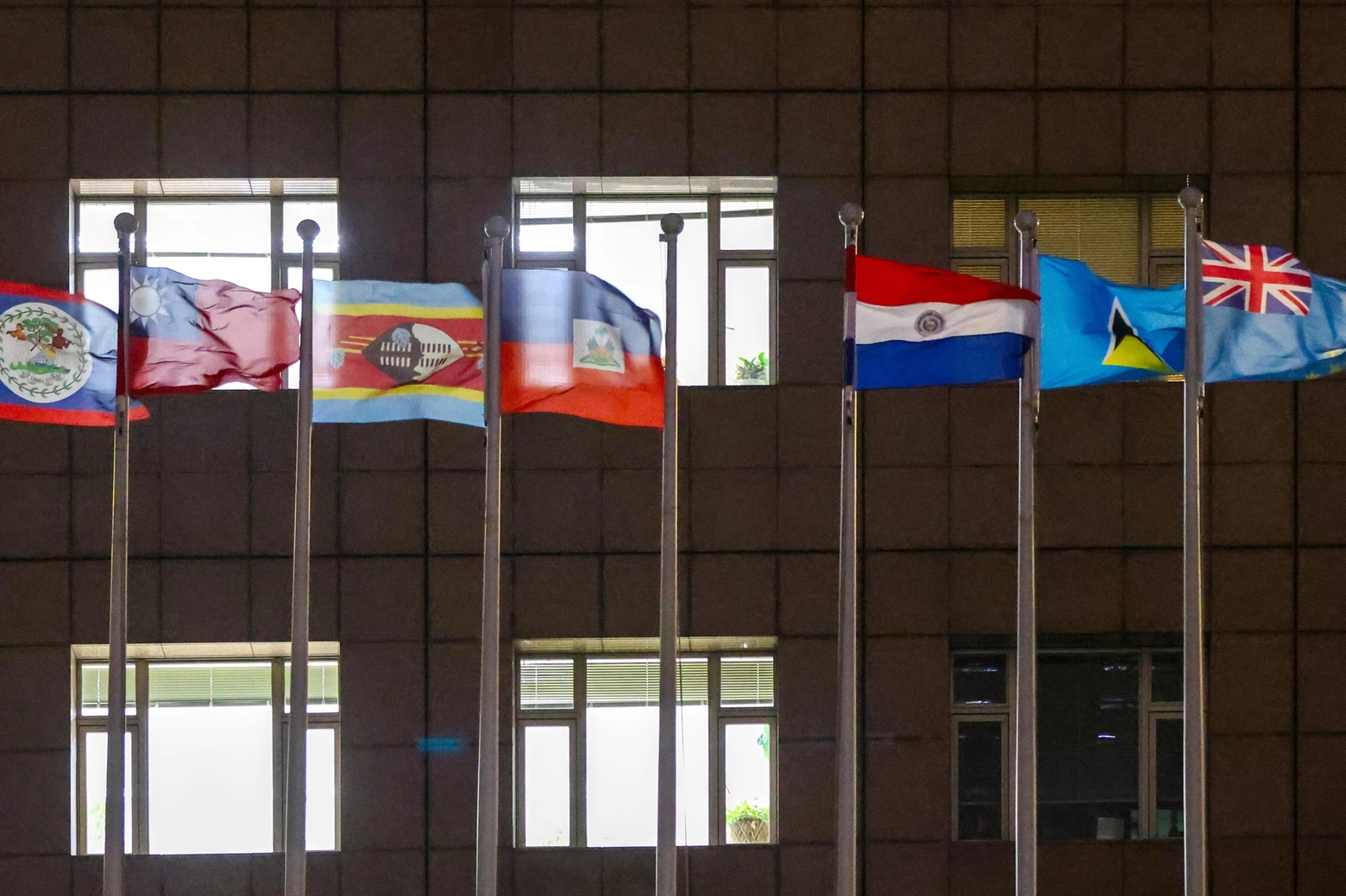 La bandiera di Nauru è stata ammainata dal complesso delle ambasciate di Taipei