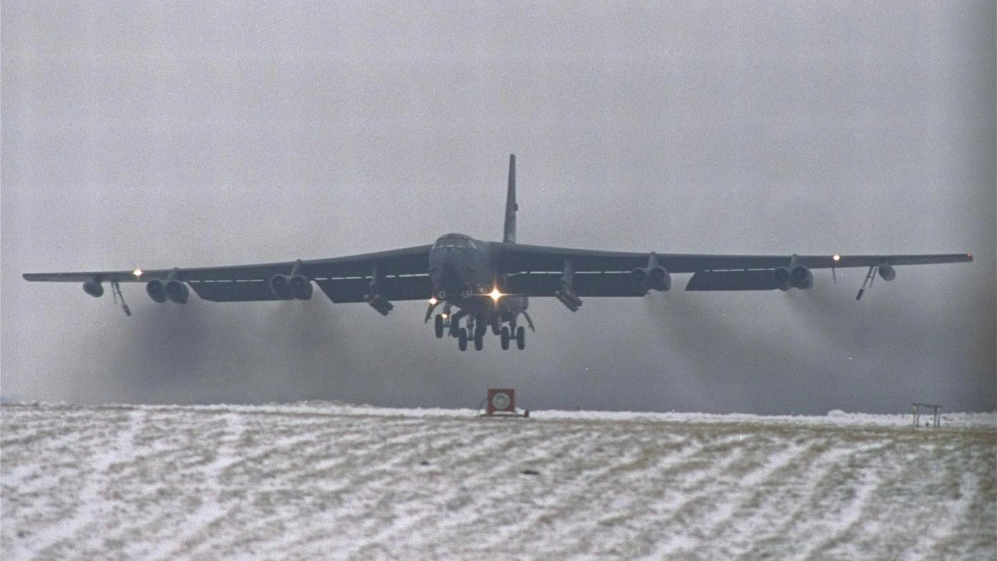 Un B-52 Stratofortress, bombardiere strategico Usa (Ansa) 