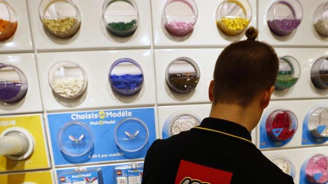 Apre a Milano il più grande negozio Lego