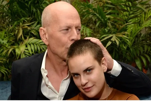 Bruce Willis e la figlia Tallulah in un ritratto del 2015