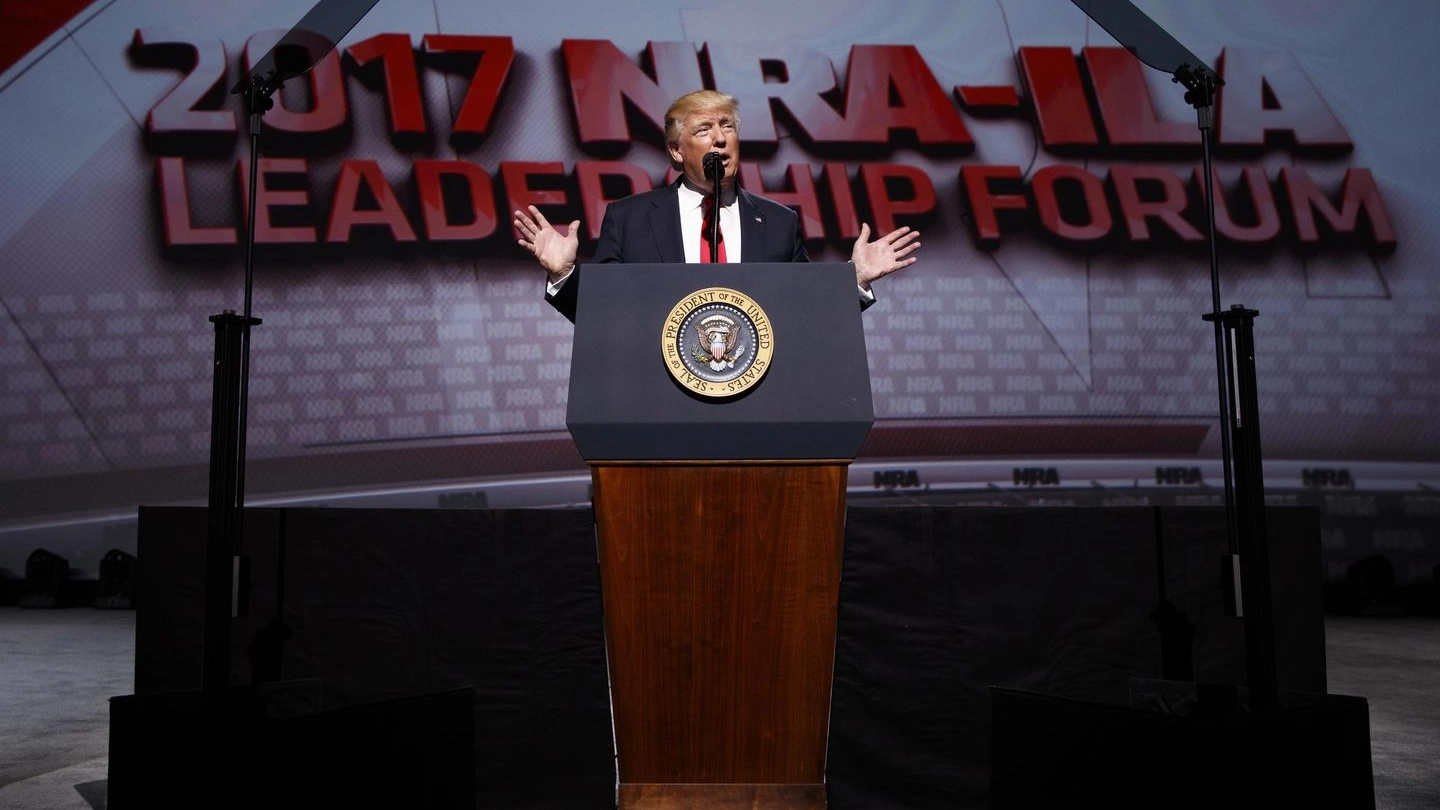 Donald Trump alla conferenza della NRA (Ansa)