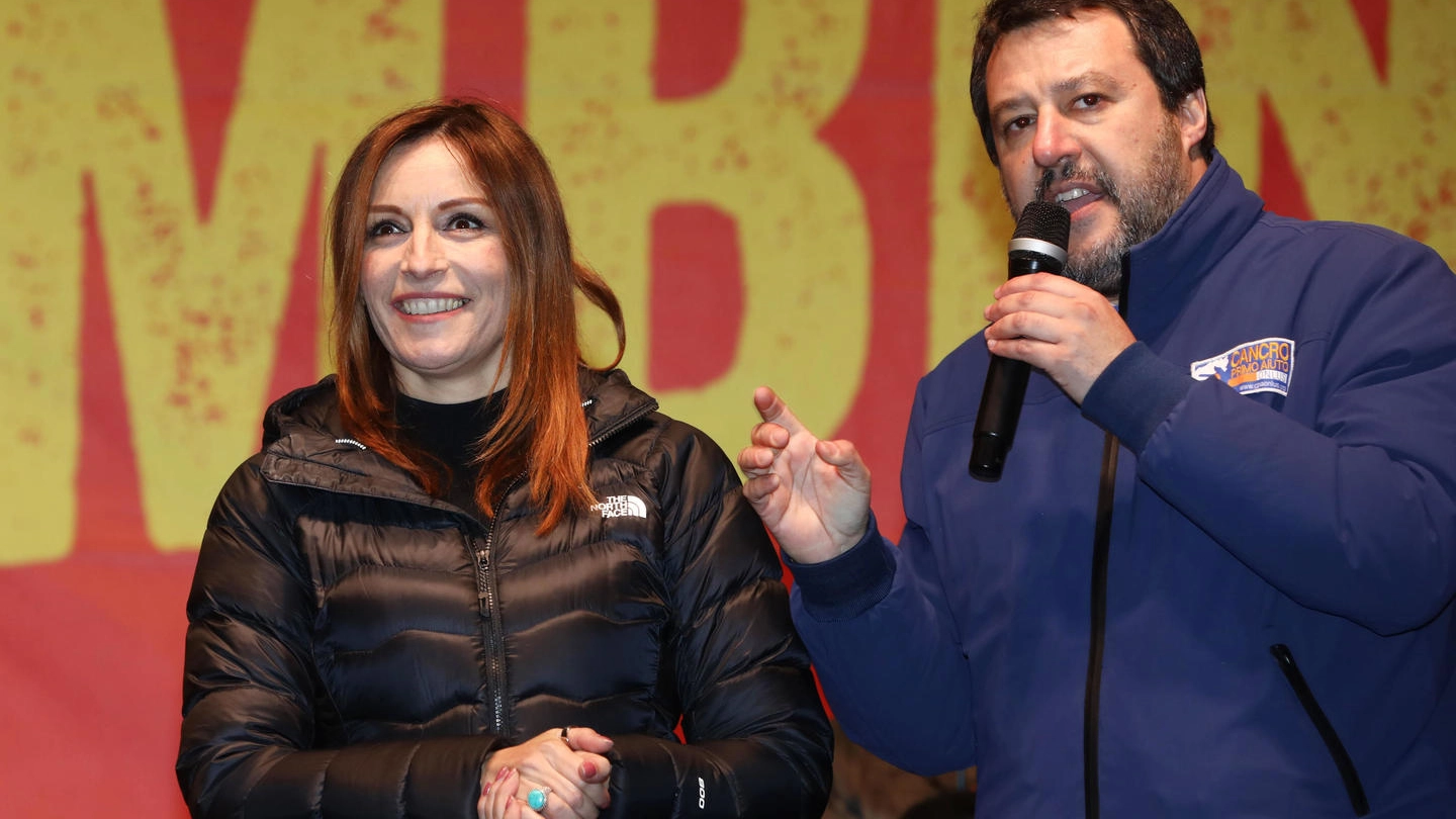 Lucia Borgonzoni e Matteo Salvini (Ansa)