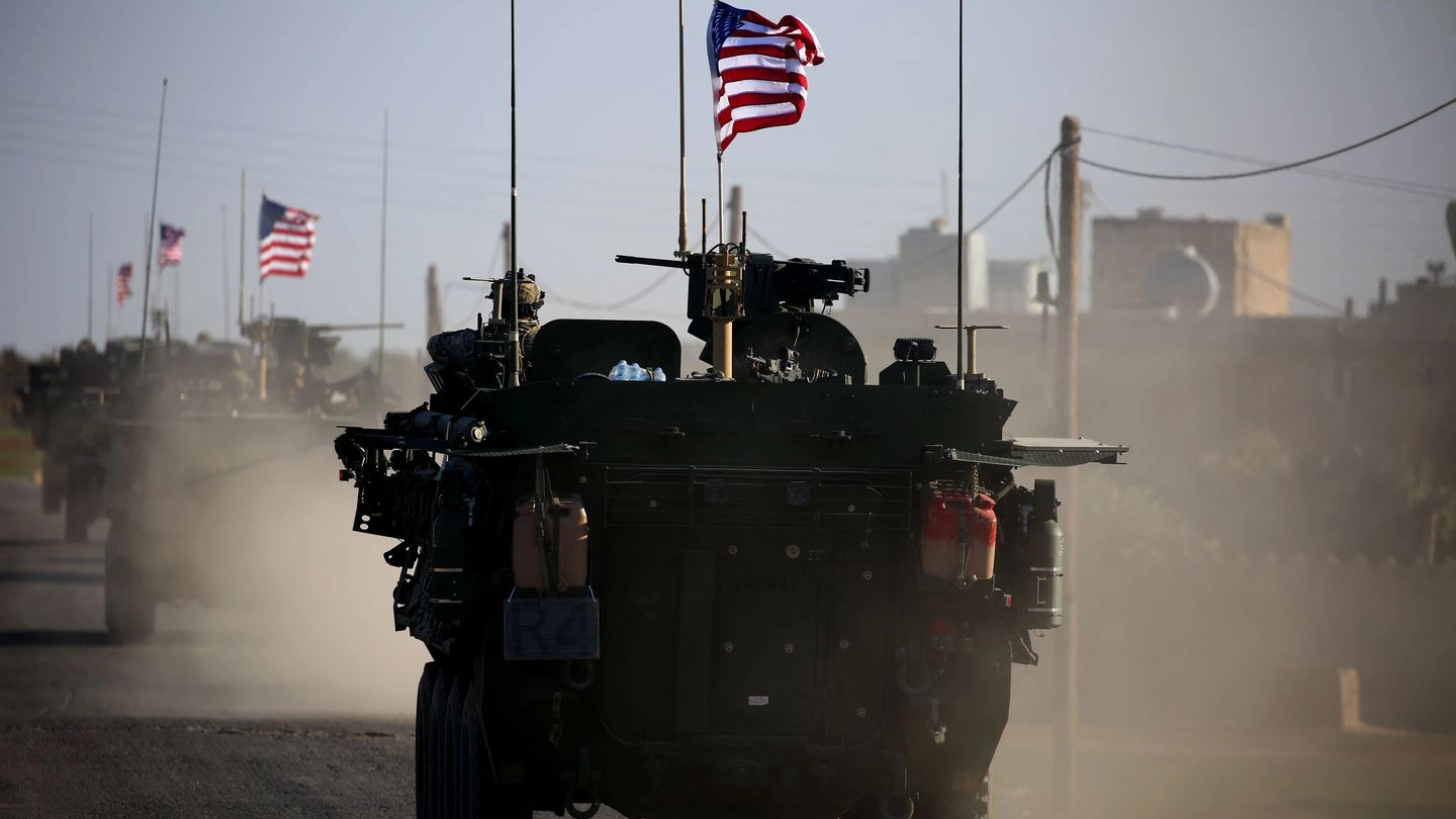 Un convoglio di mezzi militari Usa nel nord della Siria (Lapresse)