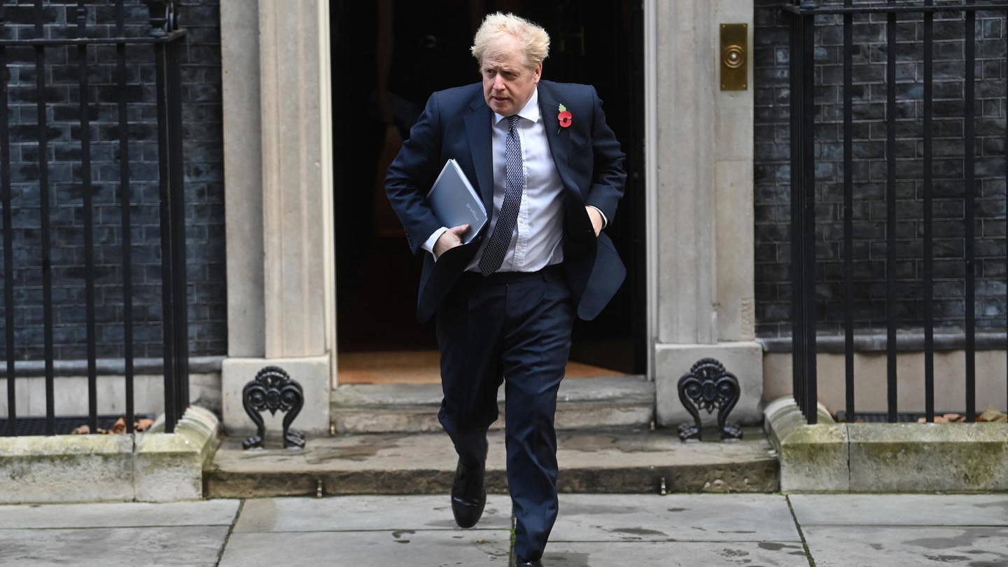 Boris Johnson in isolamento dopo contatti con un positivo al Covid (Ansa)