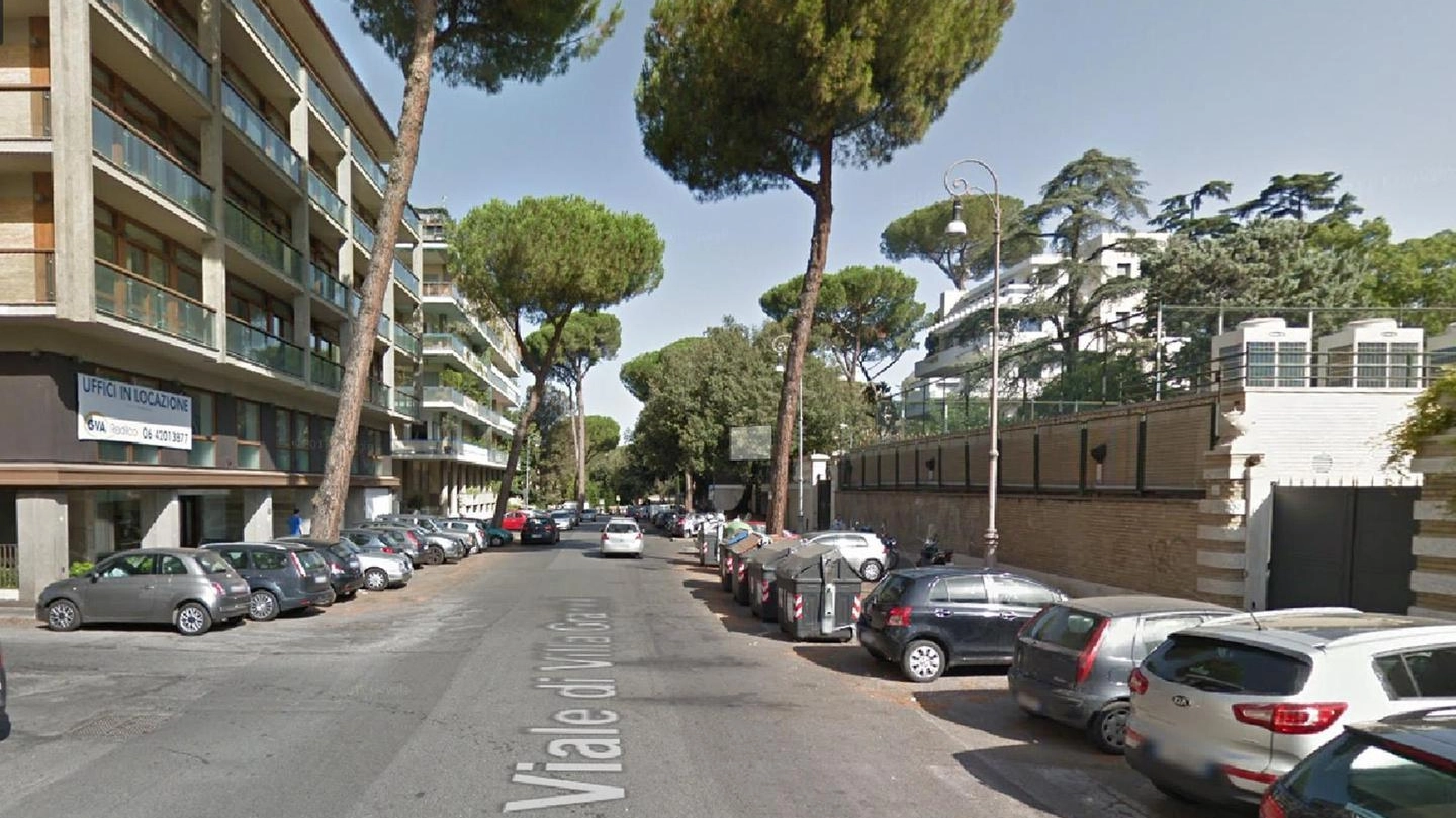 La strada nel quartiere Parioli di Roma  dove viveva il giovane trovato morto (Ansa)