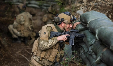 Ucraina, l’esercito di Kiev avanza. “Ma la tattica è scontata e le armi scarseggiano”. Controffensiva lenta