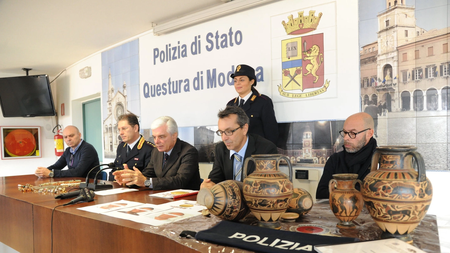 La conferenza stampa in questura dopo l’operazione della squadra Mobile della polizia di Modena