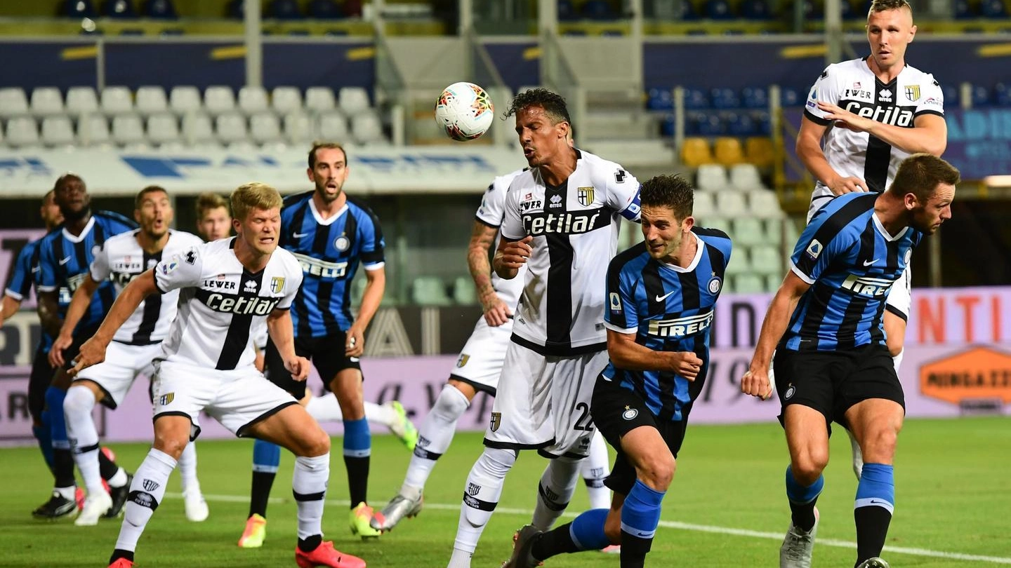 Parma-Inter, un colpo di testa di Gagliardini (Ansa)