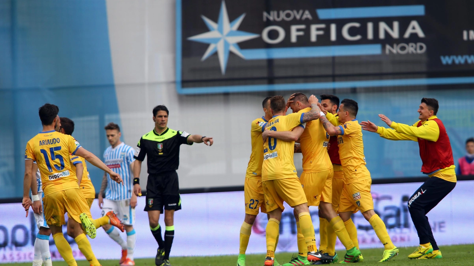 Esultanza giocatori Frosinone dopo il gol siglato da Daniel Ciofani