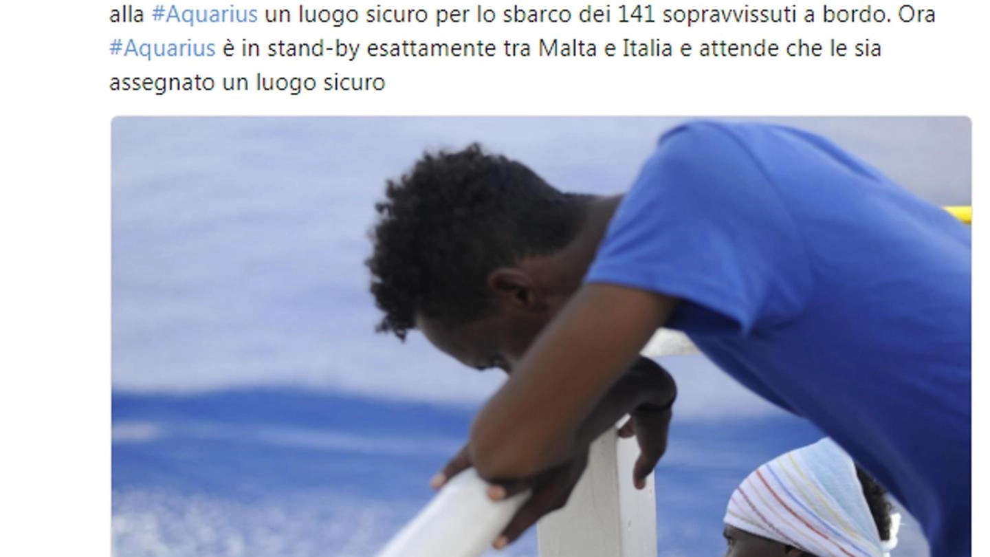 Migranti nel Mediterraneo a bordo di Aquarius (Ansa SOSMedItalia)