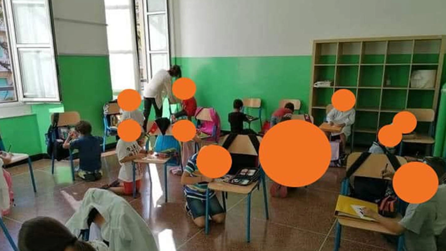 La foto di una classe di Genova postata da Giovanni Toti su Facebook