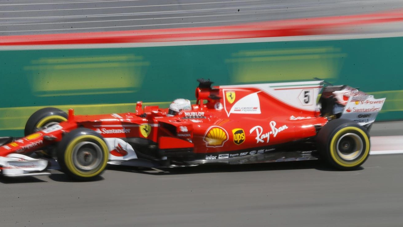 F1, Sebastian Vettel sulla Ferrari nelle prove del Gp di Baku (Ansa)