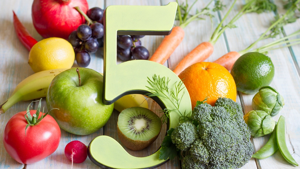 La formula della salute prevede 5 porzioni quotidiane di frutta e verdura