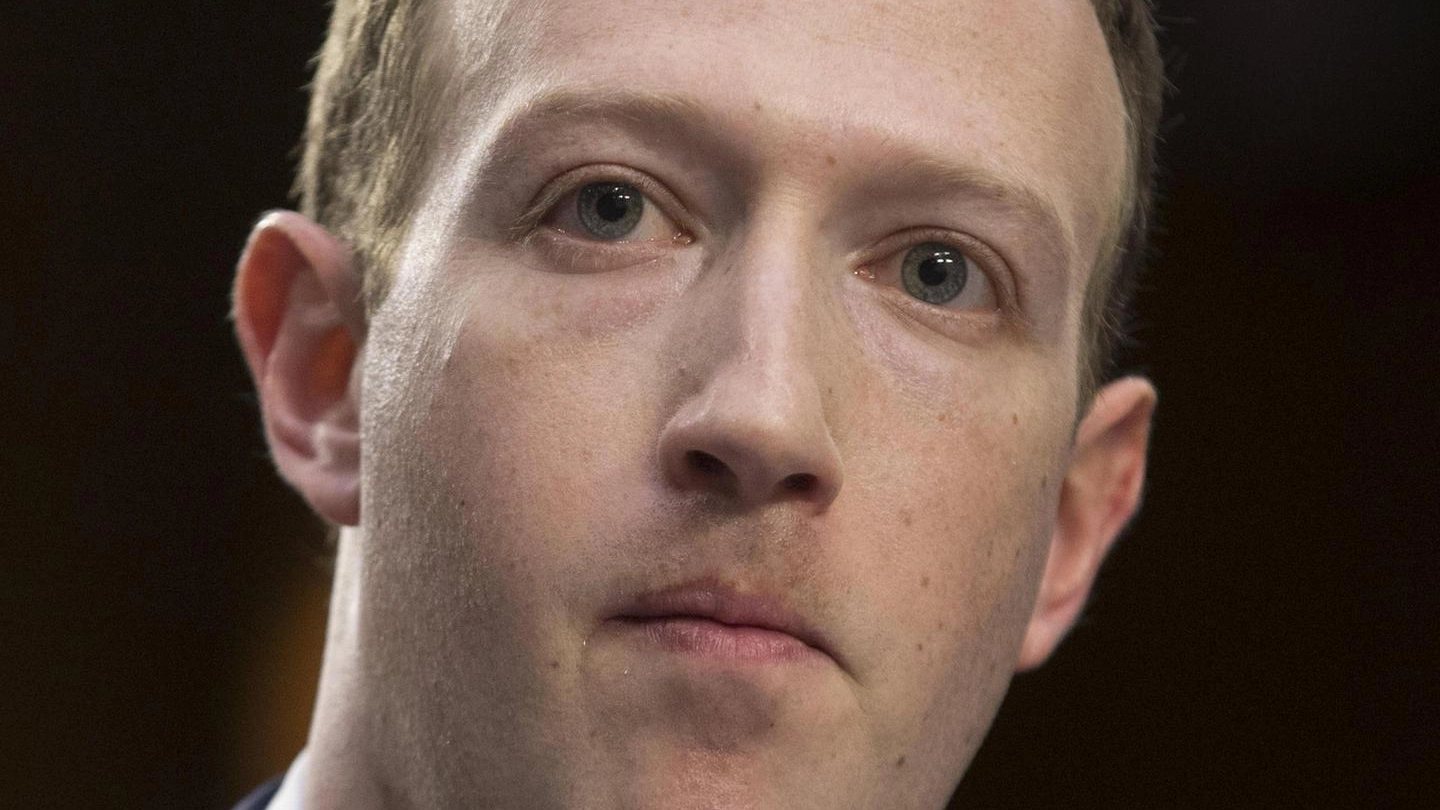 L'espressione tesa di Zuckerberg al Comgresso Usa (Ansa)