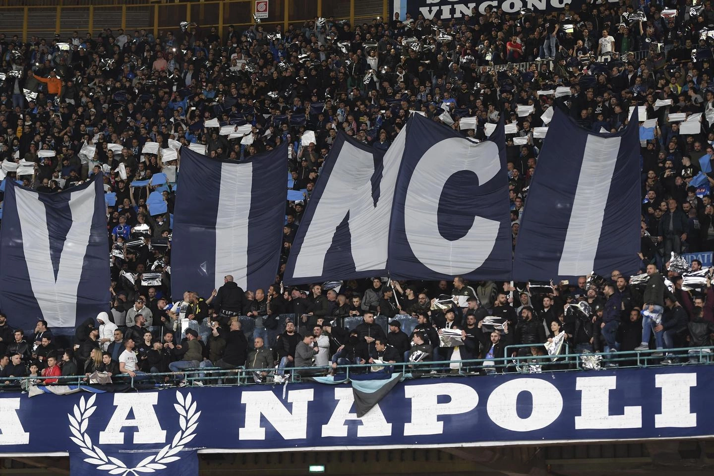 Napoli-Arsenal, gli striscioni allo stadio San Paolo (Ansa)