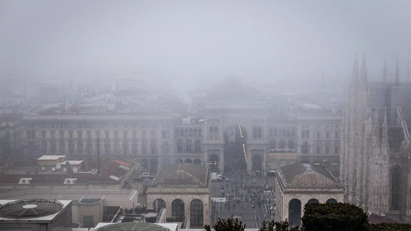 Polveri sottili, da Milano a Torino peggiora la qualità dell'aria (Ansa)
