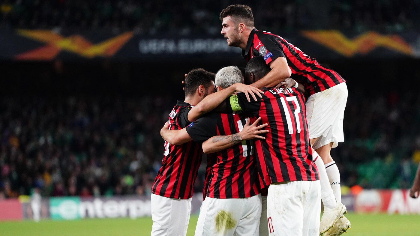 Il Milan esulta dopo il gol di Suso