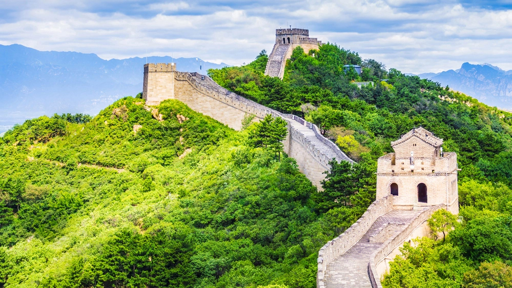 Grande Muraglia Cinese, i turisti vandali finiranno in una lista nera pubblica