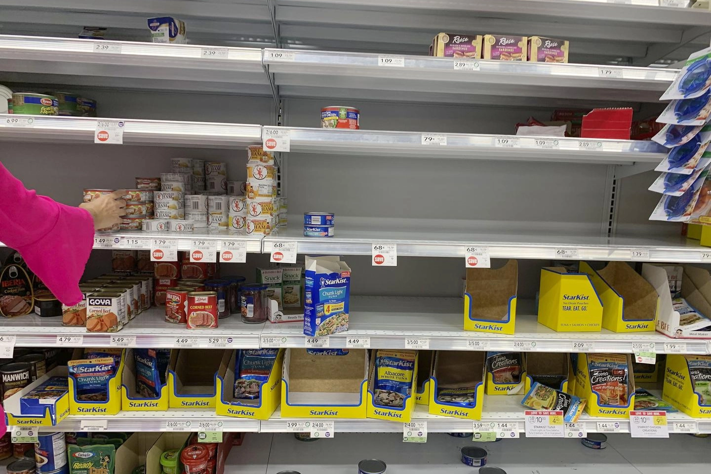 La Florida si prepara all'arrivo di Dorian: assalto ai supermarket per le scorte (ANSA) 
