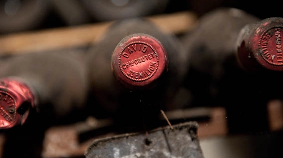 Bottiglie nella cantina di Chateau Coutet – Foto: Sebastien Ortola/chateau-coutet.wine