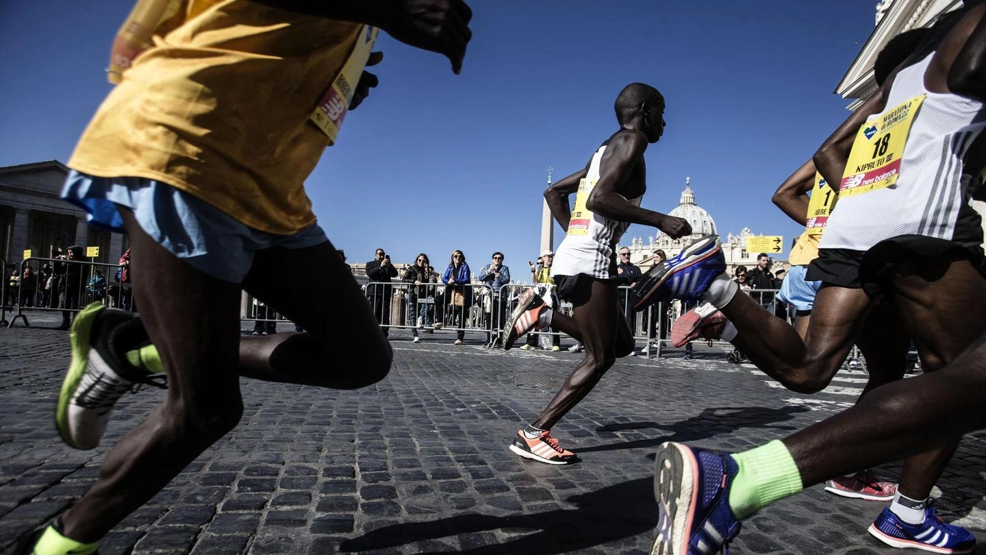 Trieste, "no" agli atleti africani alla mezza maratona. Foto generica: gara a Roma (Ansa)