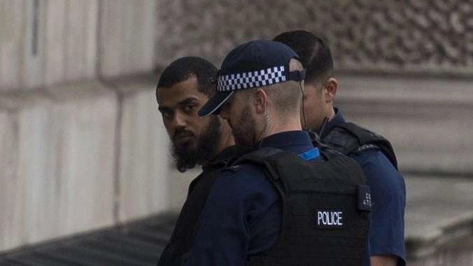Londra, fermato con coltelli, terrorismo