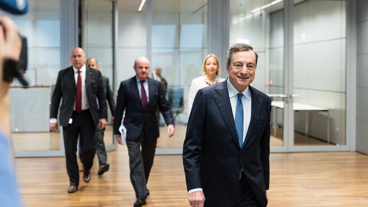 Mario Draghi, presidente Bce (Imagoeconomica)