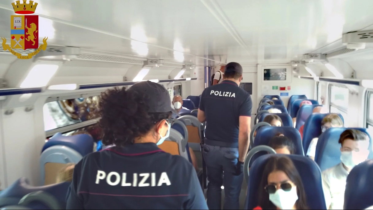 Polizia ferroviaria sui treni