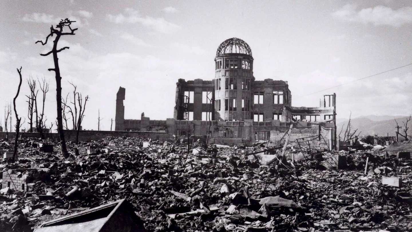 Uno dei pochi edifici rimasti parzialmente in piedi a Hiroshima