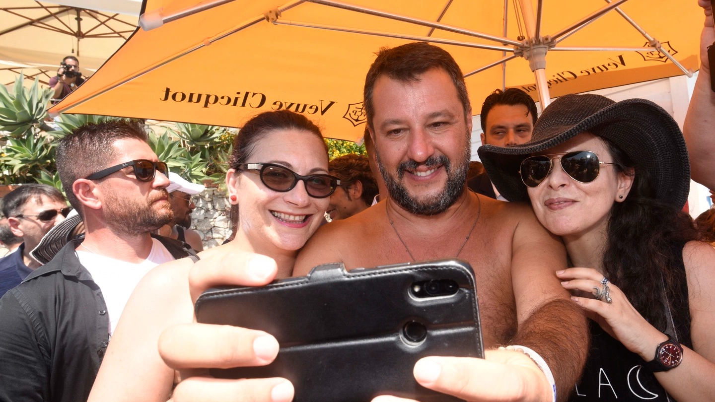 Il beach tour di Salvini in Sicilia (Lapresse)