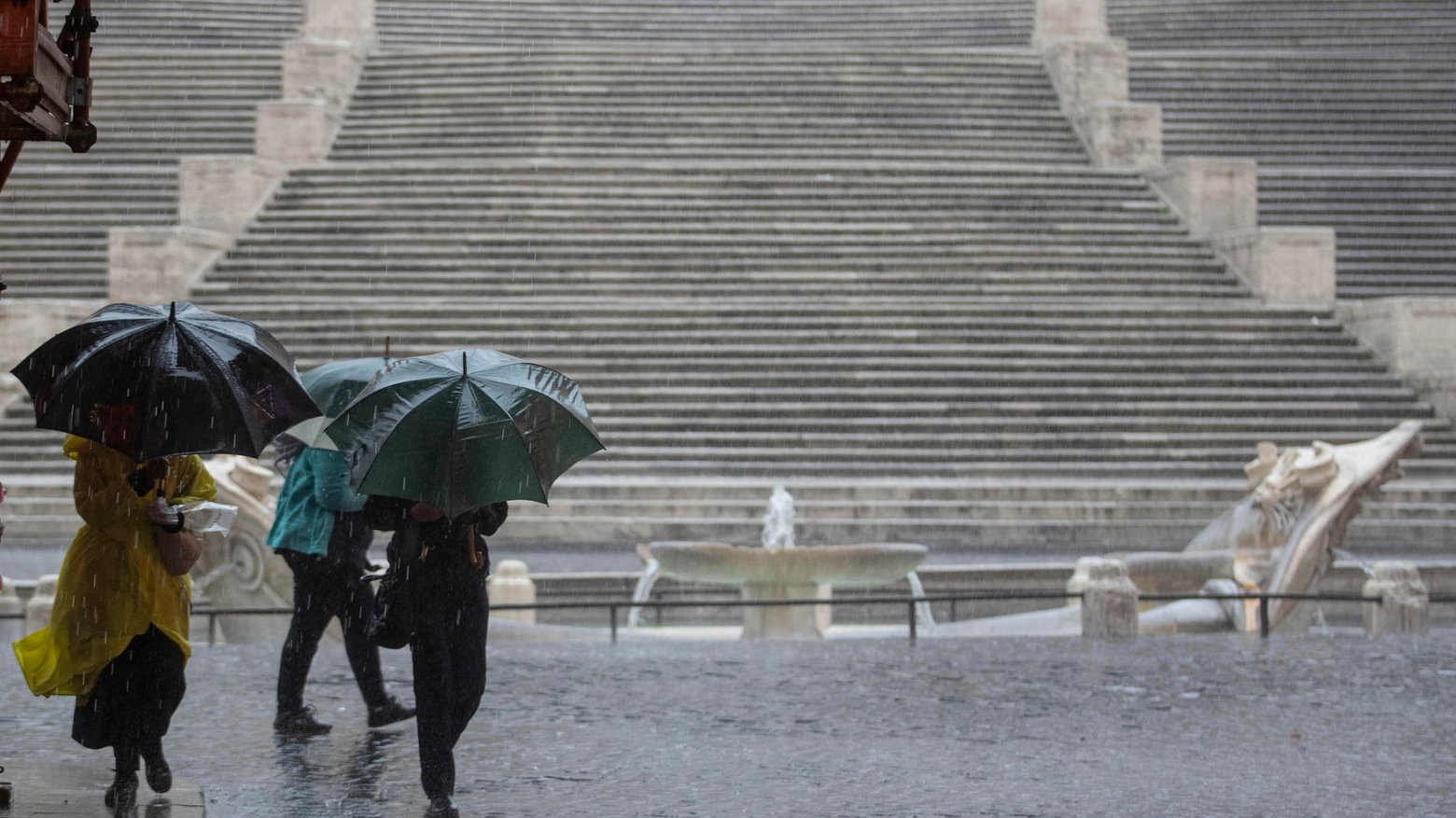 Pioggia in Piazza di Spagna