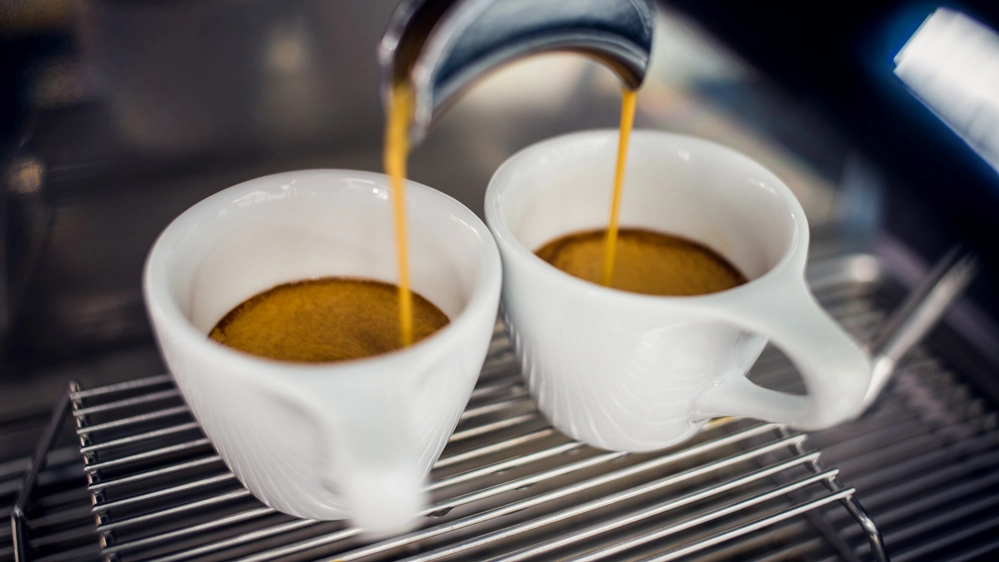 Per la nostra salute, meglio non bere più di cinque caffè al giorno
