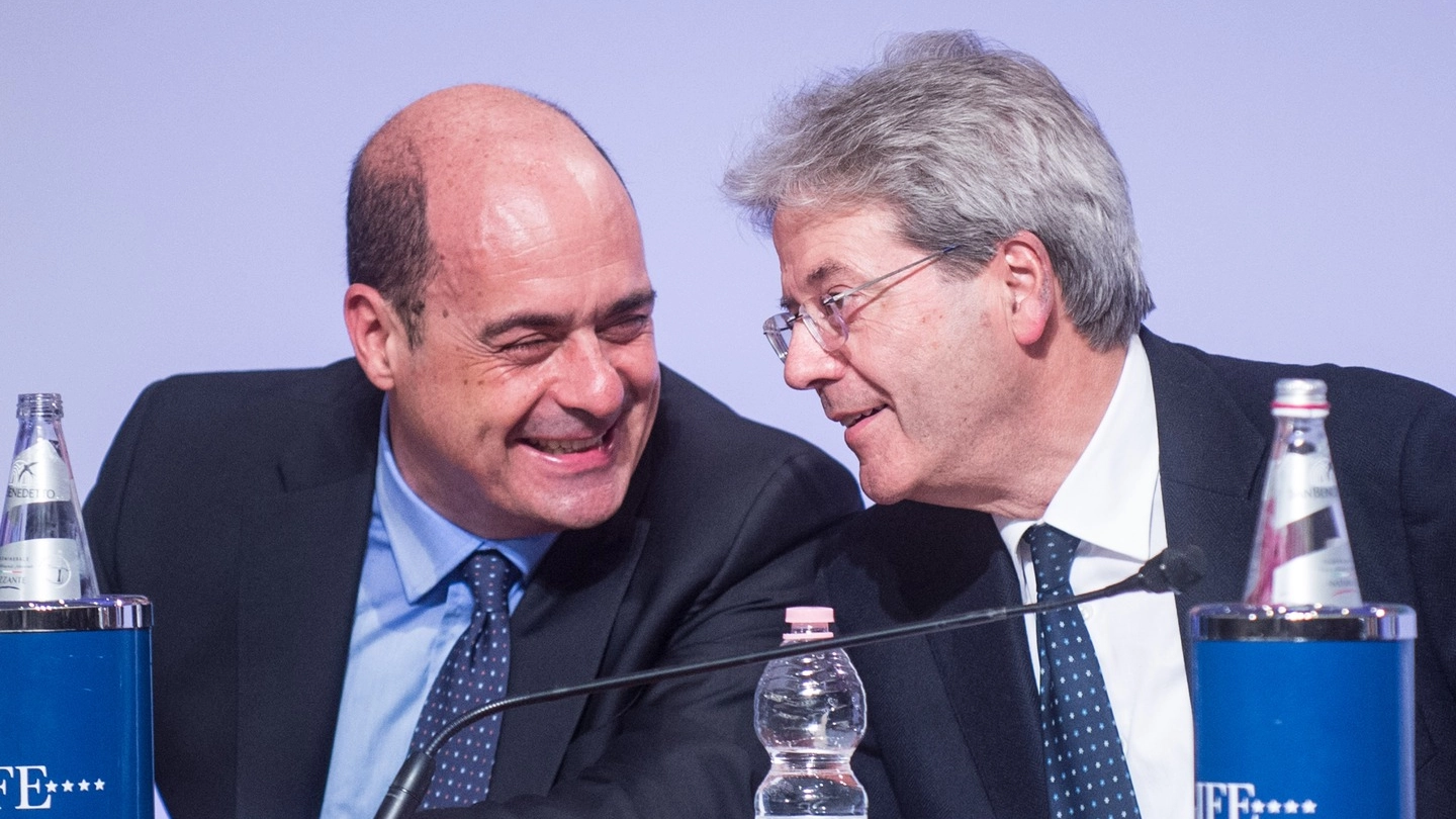 Nicola Zingaretti e Paolo Gentiloni, segretario e presidente Pd (Lapresse)