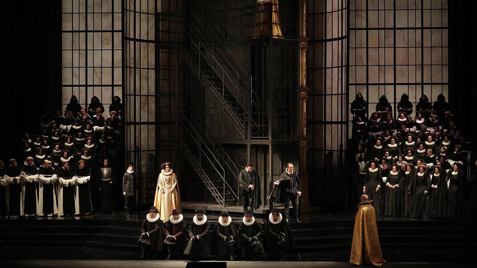 Il Don Carlo con la regia di Lluís Pasqual e i costumi di Franca Squarciapino