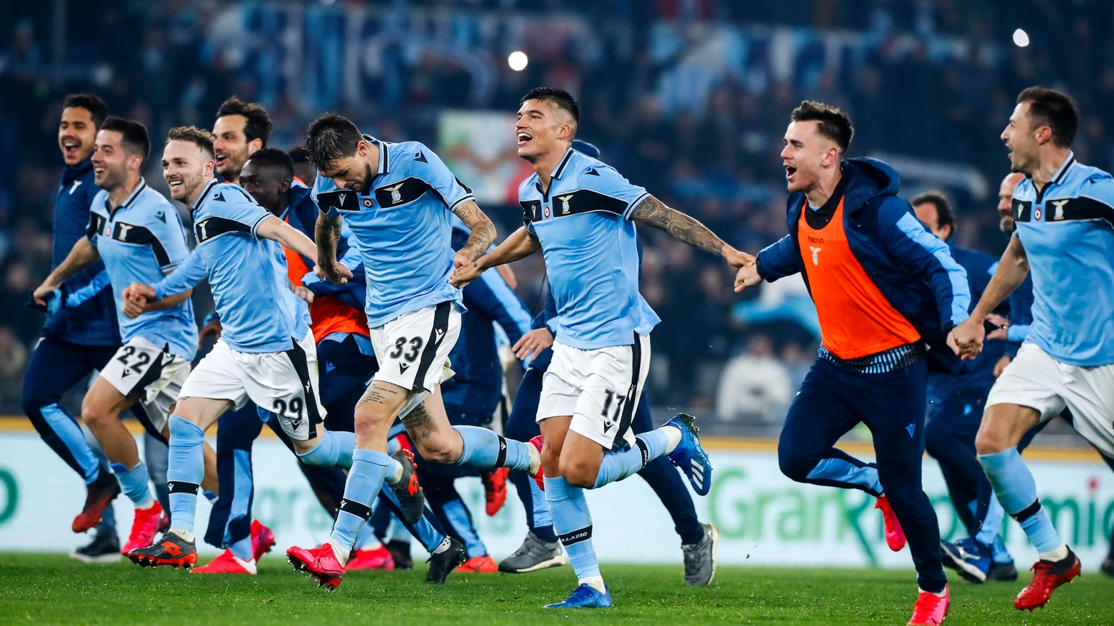 L'esultanza dei giocatori della Lazio dopo la vittoria sull'Inter