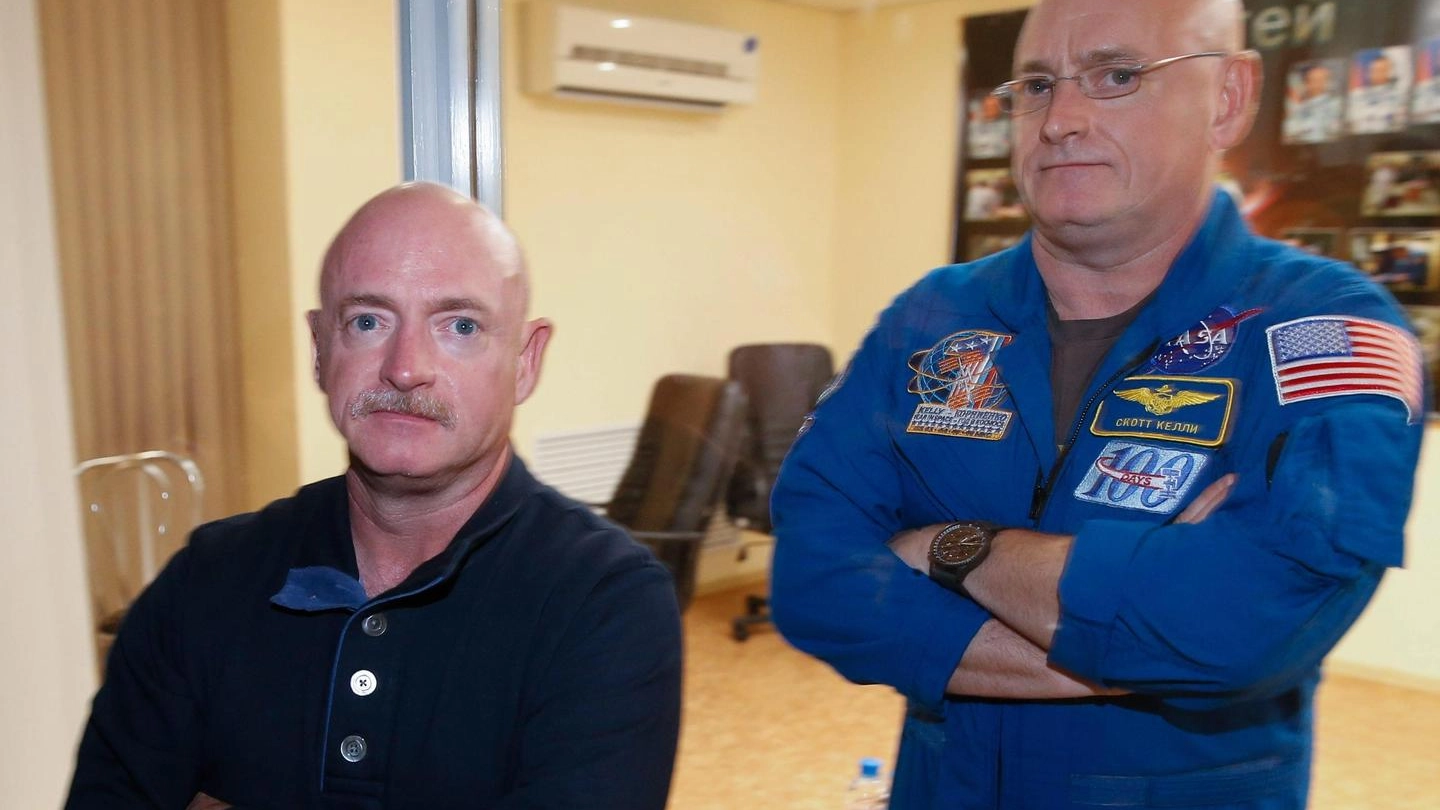 Gli astronauti gemelli Scott e Mark Kelly (Ansa)