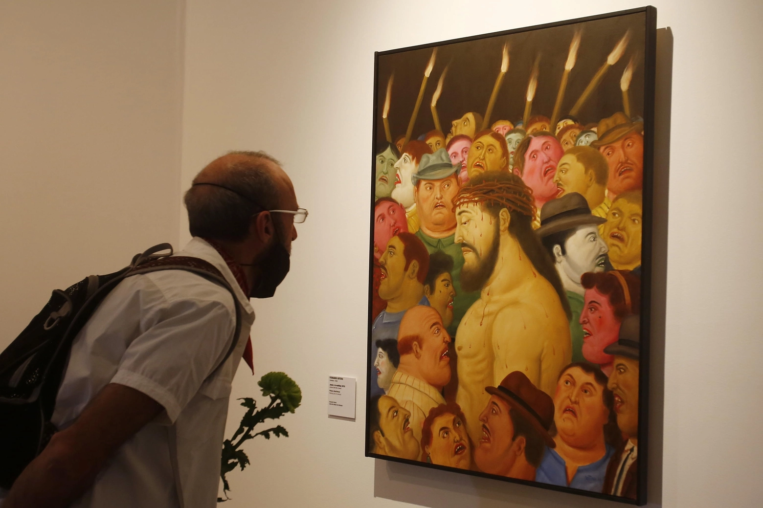 epa09897816 Visitors appreciate some of the works by Colombian artist Fernando Botero during a commemorative act for the celebration of his 90 years, at the Museum of Antioquia in Medellin, Colombia, 19 April 2022. Medellin celebrates with art, flowers and music the 90th birthday of Fernando Botero, one of the most important artists in the country's history.  EPA/Luis Eduardo Noriega A.