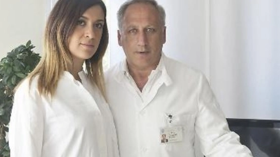 Arnaldo Caruso con Francesca Caccuri, ricercatrice del laboratorio di Brescia
