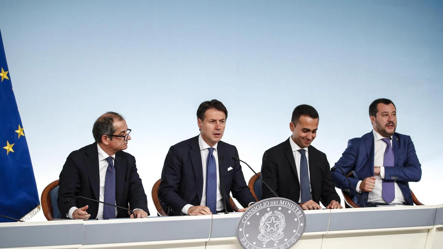 Tria, Conte, Di Maio e Salvini in conferenza stampa (Ansa)