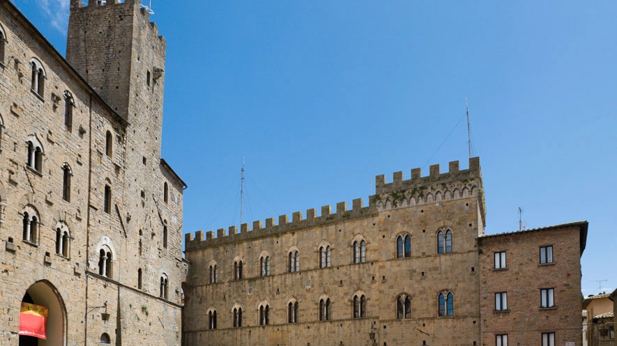 PIazza dei Priori a Volterra - foto Ian G Dagnall / Alamy